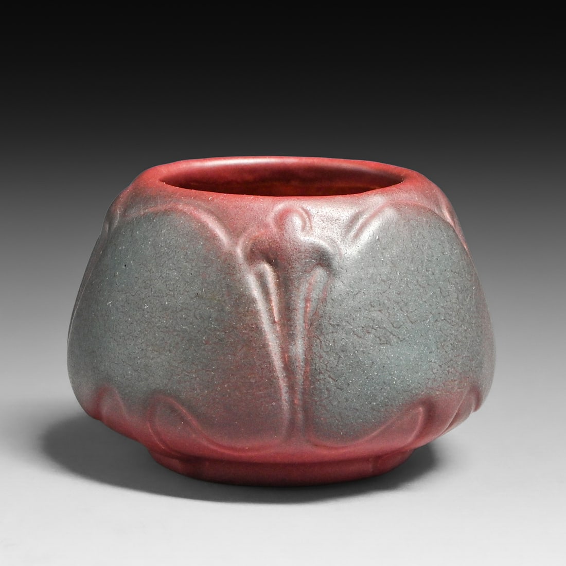 Small Van Briggle #698 Vase c1922-1926: Small Van Briggle #698 Vase c1922-1926. Signed. Perfect condition. 3"d x 2.25"h FREE NATIONWIDE SHIPPINGFree Nationwide Shipping within the lower 48 states for all purchases at our Two-Day