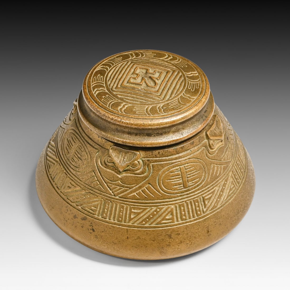 Tiffany Studios New York "American Indian" Pattern Gilt Bronze Inkwell c1910: Tiffany Studios New York "American Indian" Pattern Gilt Bronze Inkwell c1910. Signed. Excellent original patina. 5.5"d x 3.5"h FREE NATIONWIDE SHIPPINGFree Nationwide Shipping within the lower 48