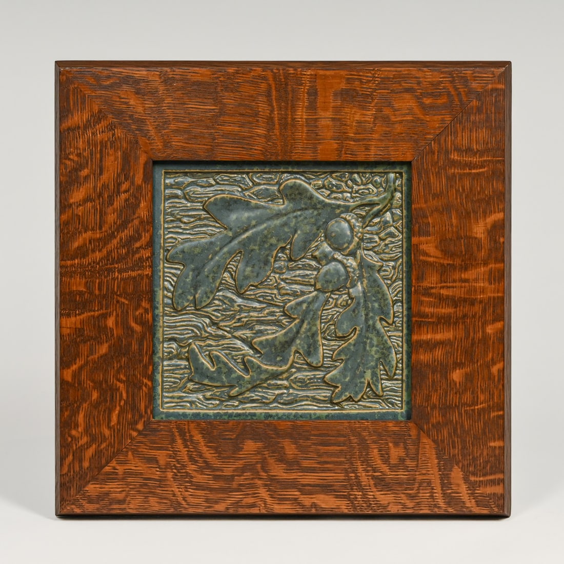 Contemporary Fulper Acorns & Oak Leaves Tile 1994: Contemporary Fulper Acorns & Oak Leaves Tile 1994. Signed. Handwerk Oak Frame. Perfect condition. Tile 8" x 8". Frame 13.25" x 13.25" FREE NATIONWIDE SHIPPINGFree Nationwide Shipping within the