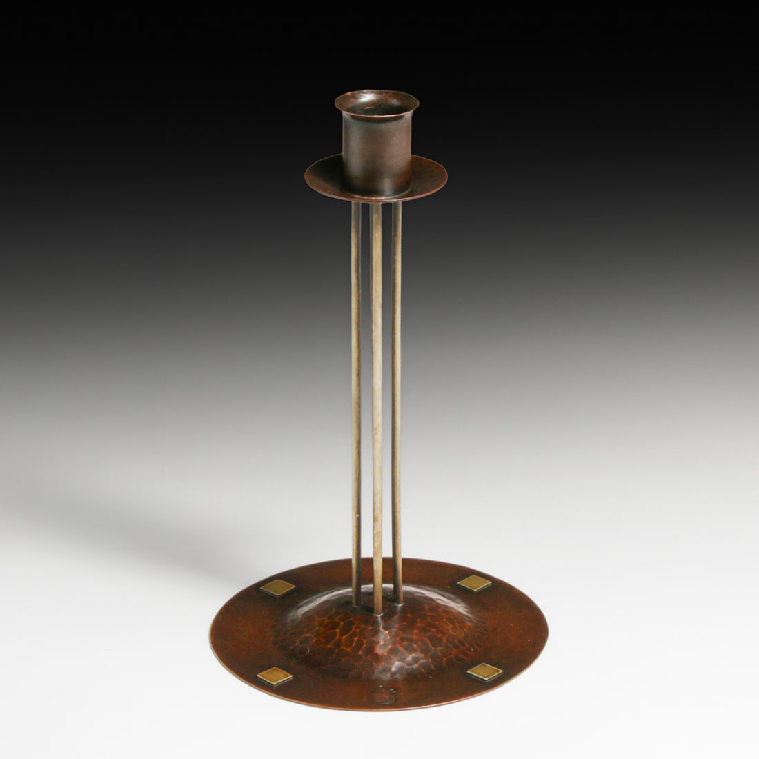 Early Roycroft Secessionist Dard Hunter Hammered Copper & Silver Candlestick c1910: Early Roycroft Secessionist Dard Hunter Hammered Copper & Silver Candlestick c1910. Signed with earlier mark. Excellent new patina. 8"h x 4.5"d FREE NATIONWIDE SHIPPINGFree Nationwide Shipping