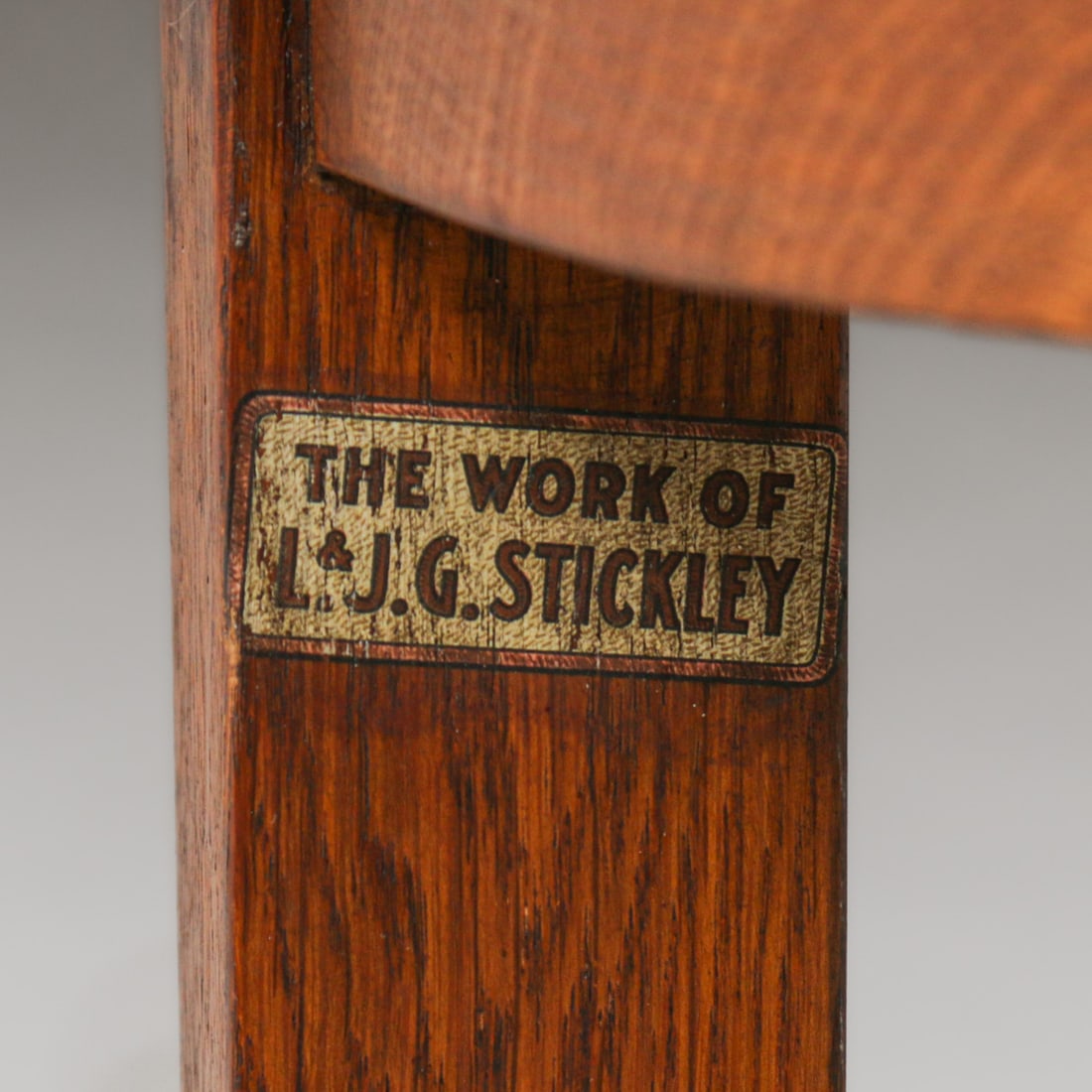 L&JG Stickley 30"d Oak Lamp Table c1908-1912 - 4