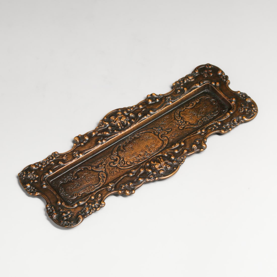 Marshall Field & Co - Chicago Aesthetic Movement Copper Pen Tray c1890s: Marshall Field & Co - Chicago Aesthetic Movement Copper Pen Tray c1890s. Unsigned. Excellent new patina. 9" x 3.75" FREE NATIONWIDE SHIPPINGFree Nationwide Shipping within the lower 48 states for