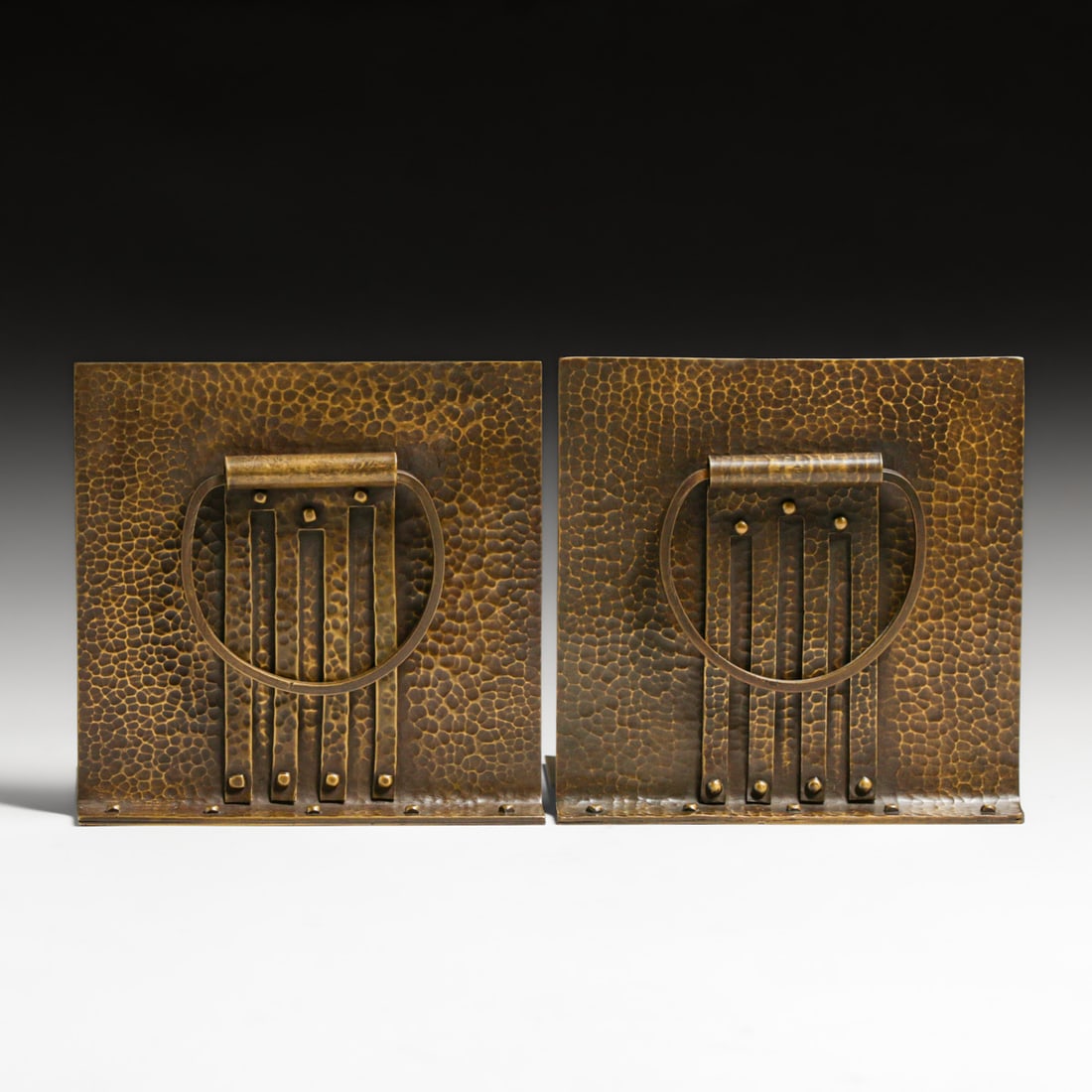 Arts & Crafts Period Hammered Brass Loop-Handled Bookends c1920s (1 of 4)