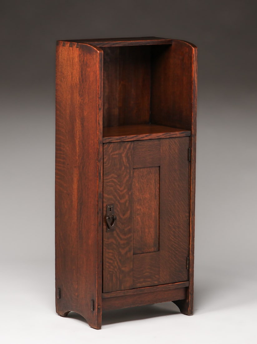 Gustav Stickley #93 One-Door Book Cabinet c1910 (1 of 6)