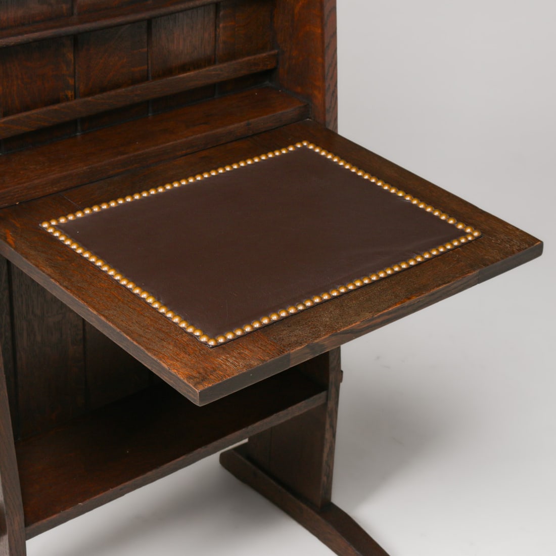 Early Gustav Stickley "Chalet" Dropfront Desk c1902 - 4