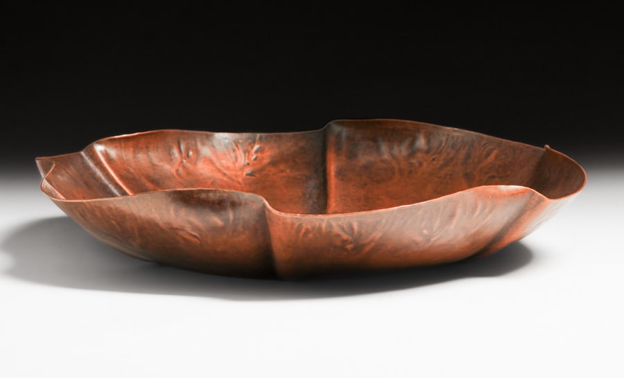 Armenac Hairenian Hammered Copper Scalloped Bowl 1941: Armenac Hairenian Hammered Copper Scalloped Bowl 1941. Signed. Excellent new patina. Hairenian worked for Dirk van Erp in San Francisco prior to opening up his own shop in 1925. For more information s