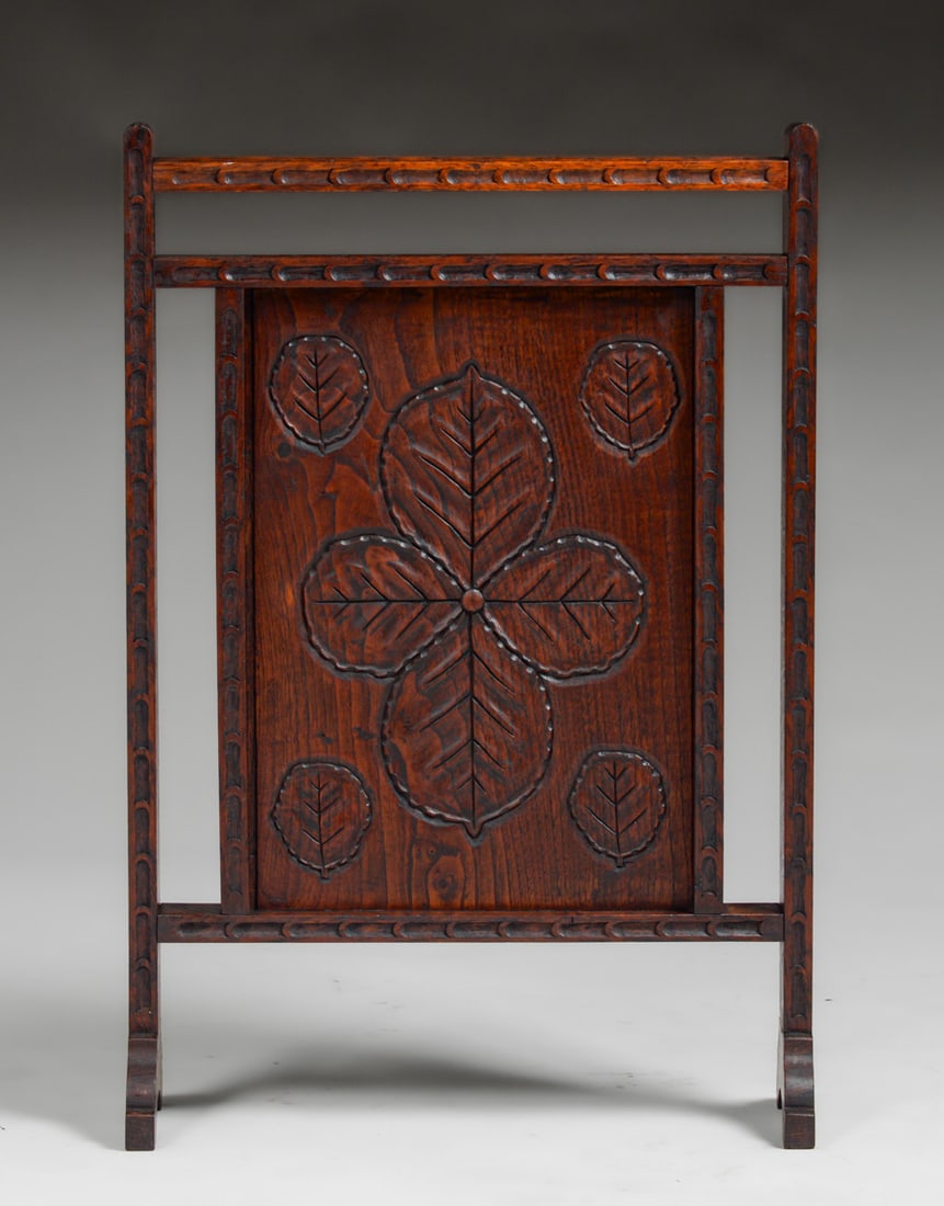 Arts & Crafts Period Oak Fireplace Screen c1900s: Arts & Crafts Period Oak Fireplace Screen c1900s. Unsigned. Excellent original finish. 28.5"h x 19"w x 6"d at feet FREE NATIONWIDE SHIPPING All purchases within the lower 48 states from this