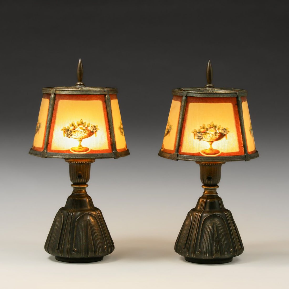 Pair Bradley & Hubbard Curved Glass & Brass Grueby Form Boudoir Lamps c1920: Pair Bradley & Hubbard Curved Glass & Brass Grueby Form Boudoir Lamps c1920. Unsigned. Excellent original patina. Original painted curved glass panels in perfect condition. 14.5"h x 7.5"d FREE