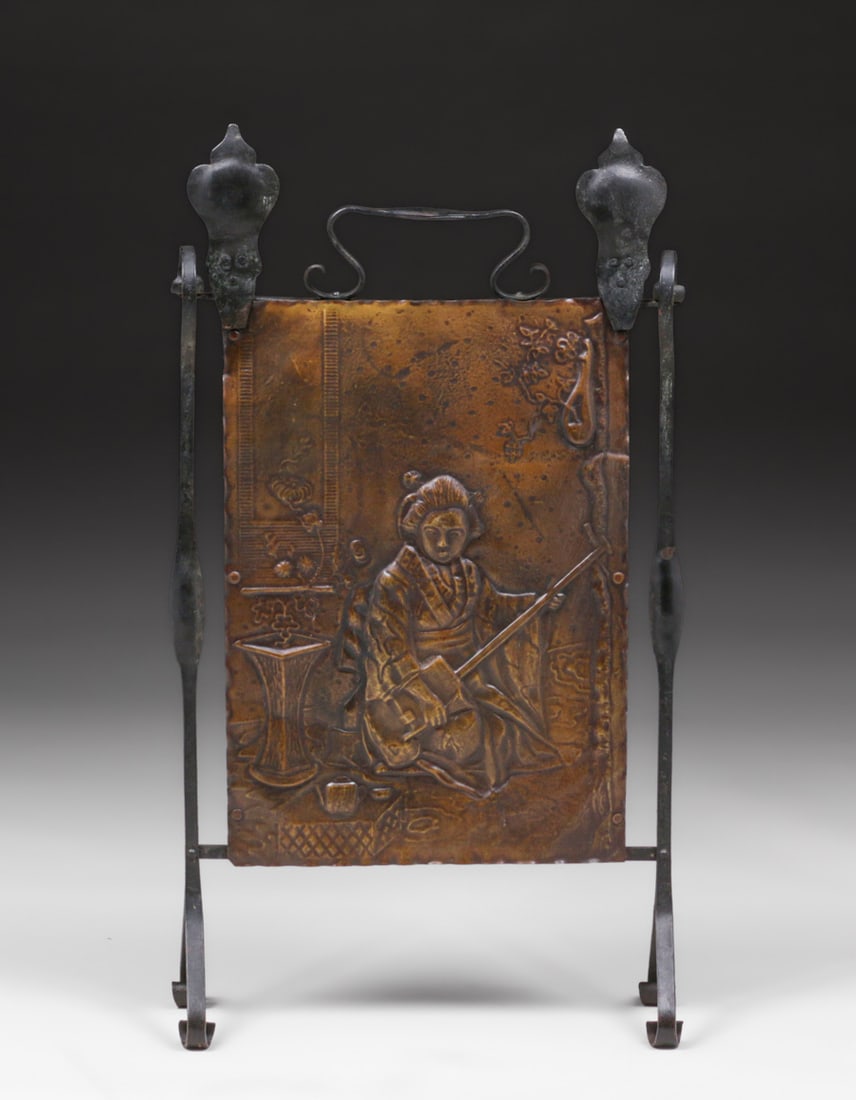 English Arts & Crafts Japonesque Repousse Hammered Copper & Iron Fire Screen c1900: English Arts & Crafts Japonesque Repousse Hammered Copper & Iron Fire Screen c1900. Unsigned. Excellent new patina. 32.25"h x 18"w x 7"d at feet FREE NATIONWIDE SHIPPINGFree Nationwide Shipping