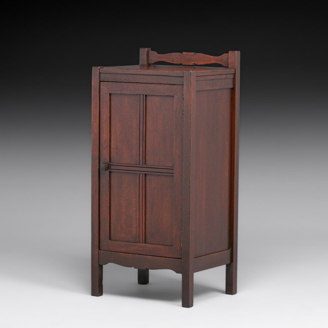 Grand Rapids One-Door Cellarette c1910: Grand Rapids One-Door Cellarette c1910. Unsigned. Excellent original finish. 38.75"h x 18"w x 15"d FREE NATIONWIDE SHIPPINGFree Nationwide Shipping within the lower 48 states for all purchases at