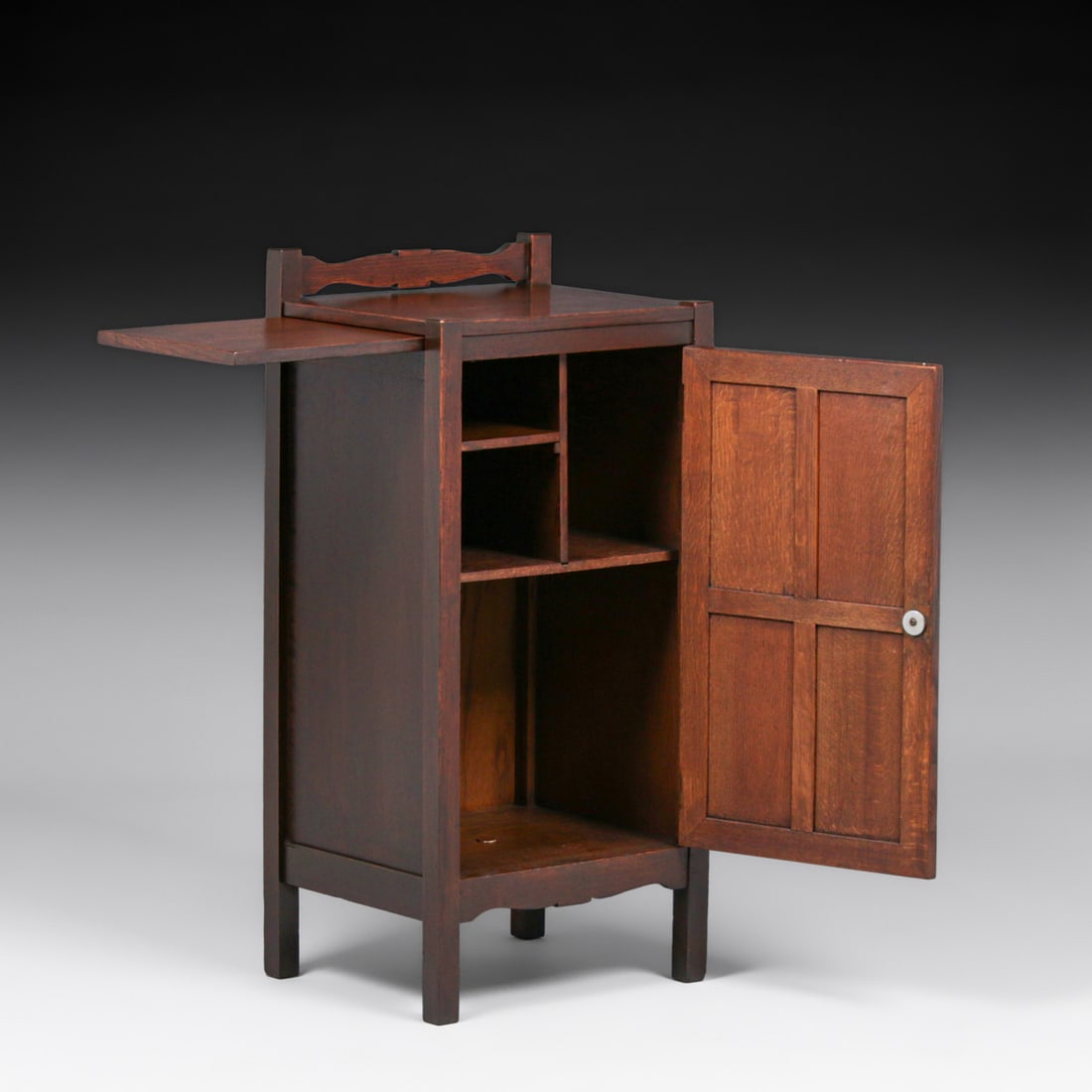 Grand Rapids One-Door Cellarette c1910 - 3