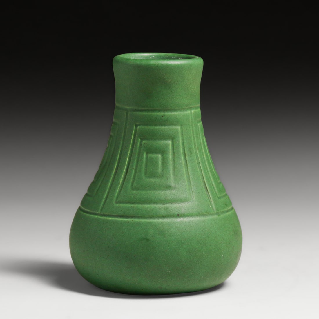 Owens Pottery #27 Matte Green Vase c1910: Owens Pottery #27 Matte Green Vase c1910. Signed. Perfect condition. 5.75"h x 4"d FREE NATIONWIDE SHIPPING Free Nationwide Shipping within the lower 48 states for all purchases at our Two-Day Auction.