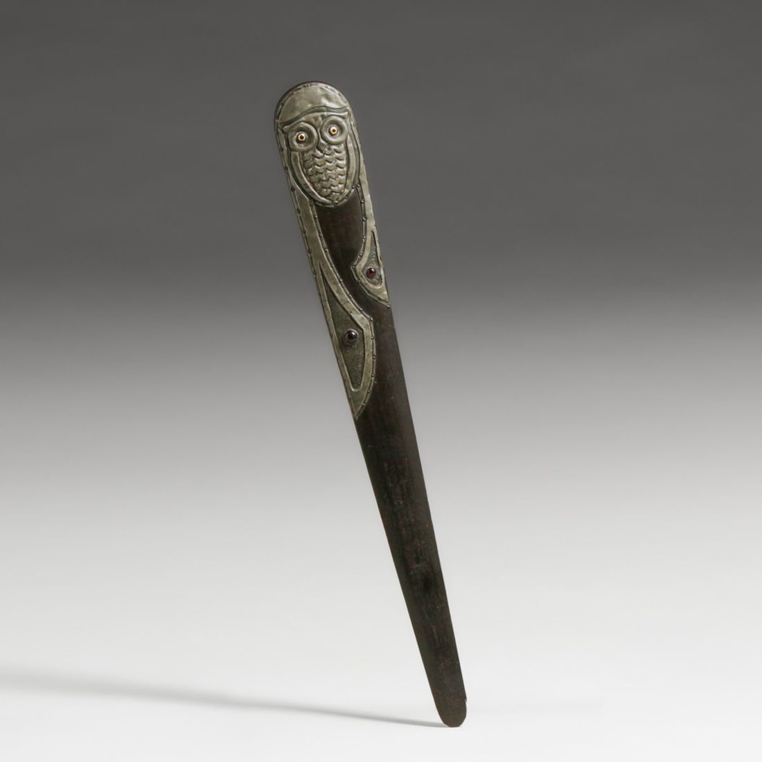 German Art Nouveau Hammered Pewter & Saphire Mounted Page Turner c1905: German Art Nouveau Hammered Pewter & Saphire Mounted Page Turner c1905. Unsigned. Excellent condition. 14 3/8" x 1.75"w FREE NATIONWIDE SHIPPINGFree Nationwide Shipping within the lower 48 states