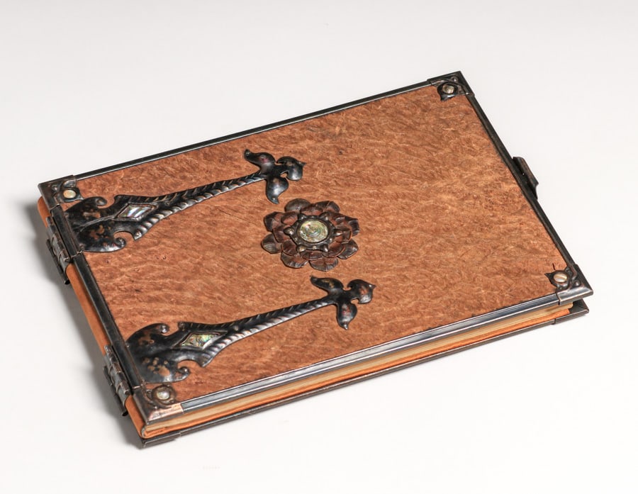 Charles Frederick Eaton - Santa Barbara, CA Redwood Burl, Abalone & Hammered Copper Strap-Hinge: Charles Frederick Eaton - Santa Barbara, CA Redwood Burl, Abalone & Hammered Copper Strap-Hinge Photo Album c1910. Signed. Excellent condition. 10.5"h x 6.75"w. FREE NATIONWIDE SHIPPINGFree