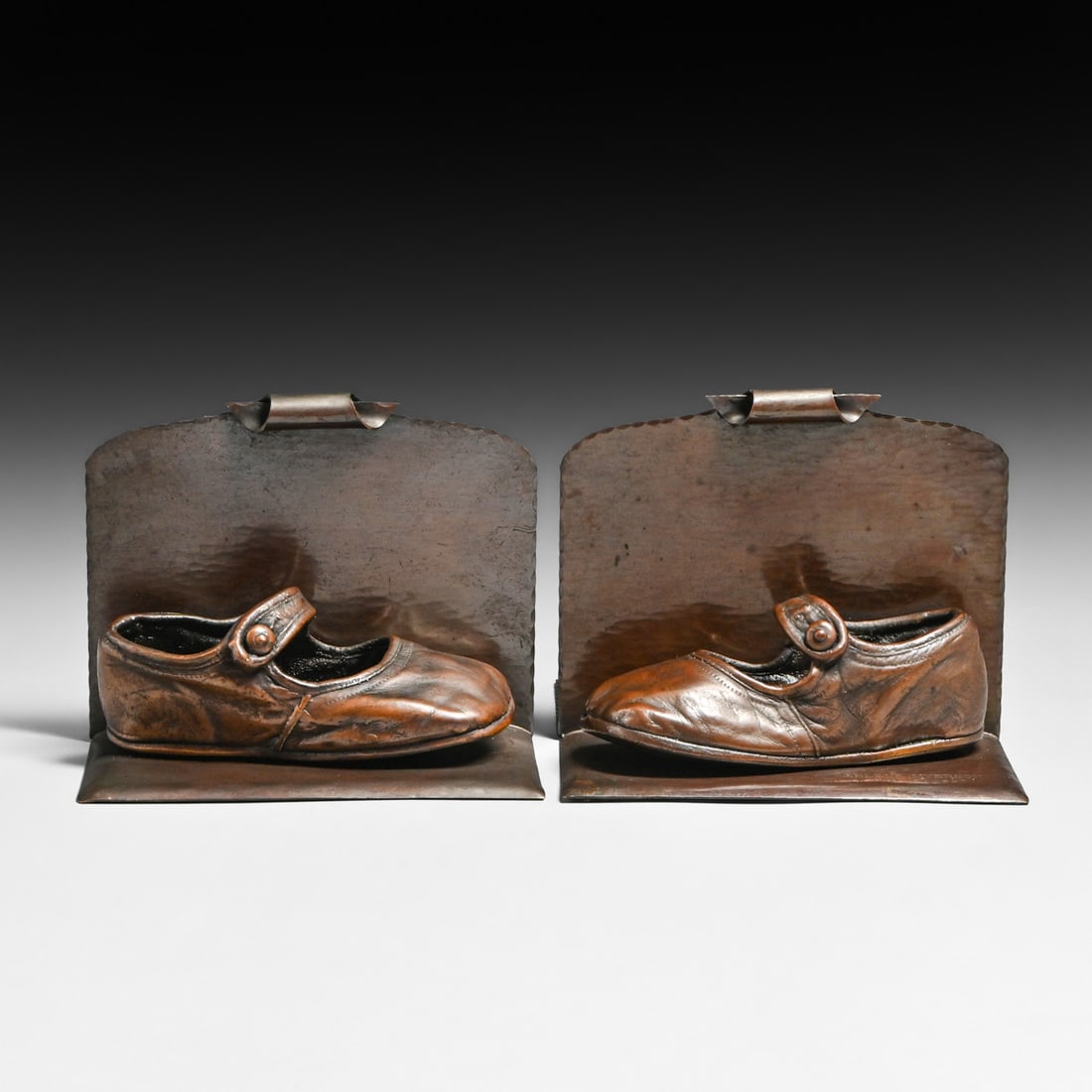 Fred Brosi Hammered Copper Bronzed Baby Shoe Bookends: Fred Brosi Hammered Copper Bronzed Baby Shoe Bookends 1927. Unsigned. Excellent original patina. Brosi had previously owned Old Mission Kopper Kraft in San Francisco as a corporation. When OMKK went