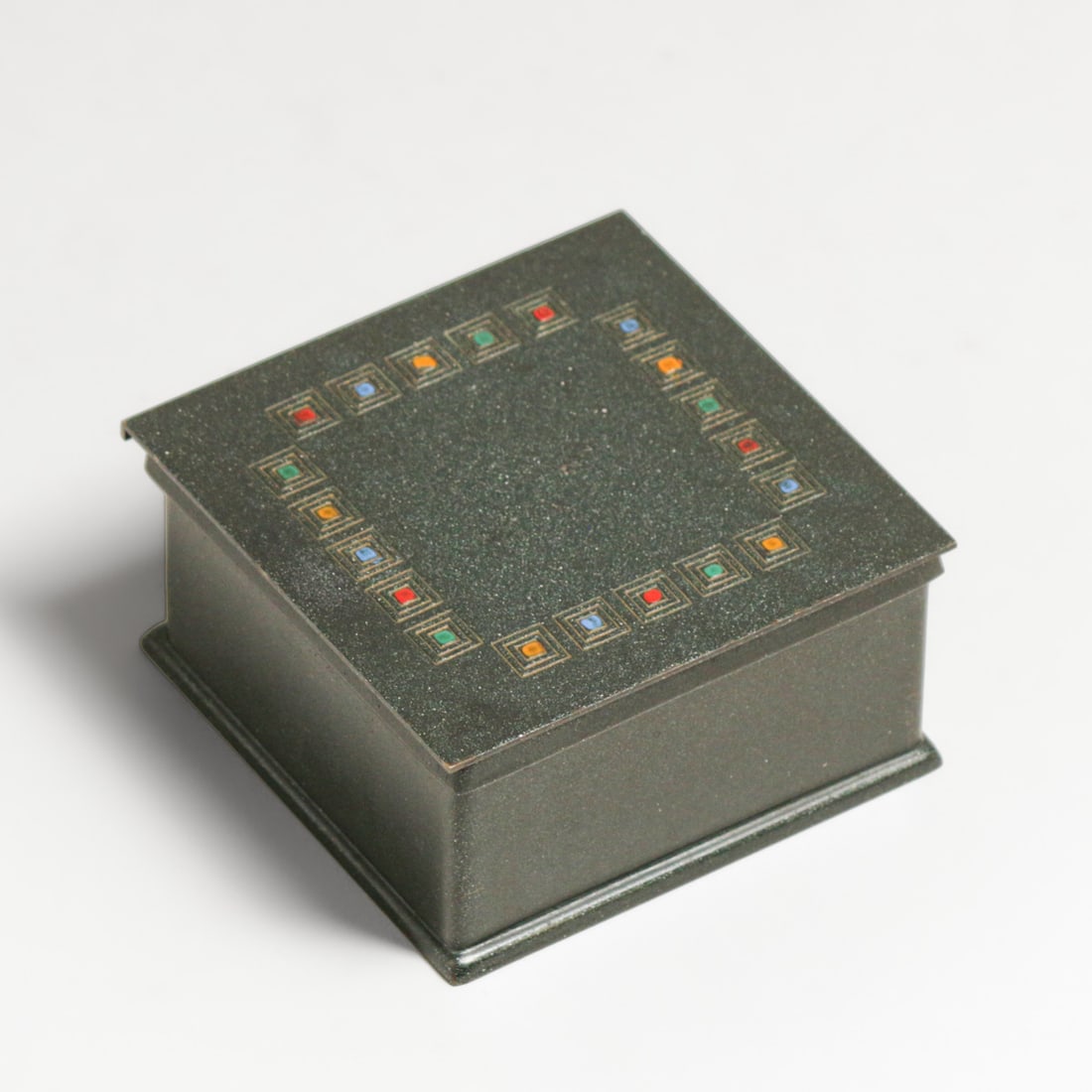 Bradley & Hubbard Brass & Enamel Inkwell c1920: Bradley & Hubbard Brass & Enamel Inkwell c1920. Unsigned. Excellent original patina. 3" x 3" x 1.5"h FREE NATIONWIDE SHIPPINGFree Nationwide Shipping within the lower 48 states for all purchases at