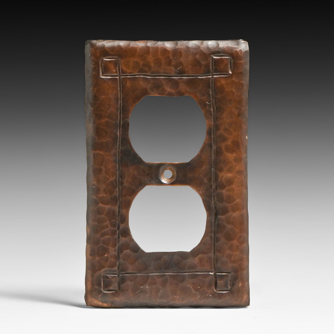 Contemporary Arts & Crafts Hammered Copper Electrical Outlet Cover c1980s: Contemporary Arts & Crafts Hammered Copper Electrical Outlet Cover c1980s. Unsigned. Excellent original patina. 4.75"h x 2.75"w FREE NATIONWIDE SHIPPINGFree Nationwide Shipping within the lower 48