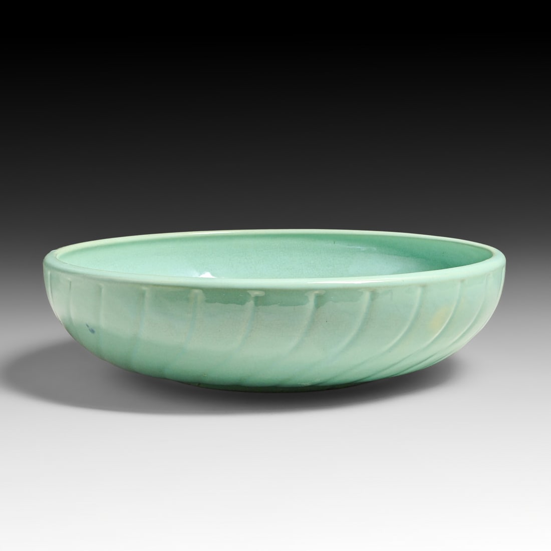 Franciscan Coronado Large Serving Bowl c1930s: Franciscan Coronado Large Serving Bowl c1930s. Unsigned. Perfect condition. 14"d x 3.5"h FREE NATIONWIDE SHIPPING Free Nationwide Shipping within the lower 48 states for all purchases at our Two-Day A