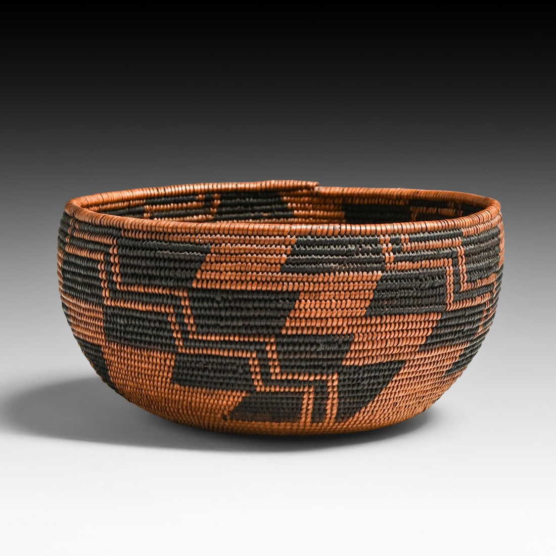 Native American Basket - Maidu Tribe c1900s: Native American Basket - Maidu Tribe c1900s. Excellent condition. 6.5"d x 3"h FREE NATIONWIDE SHIPPING Free Nationwide Shipping within the lower 48 states for all purchases at our Two-Day Auction. Sma