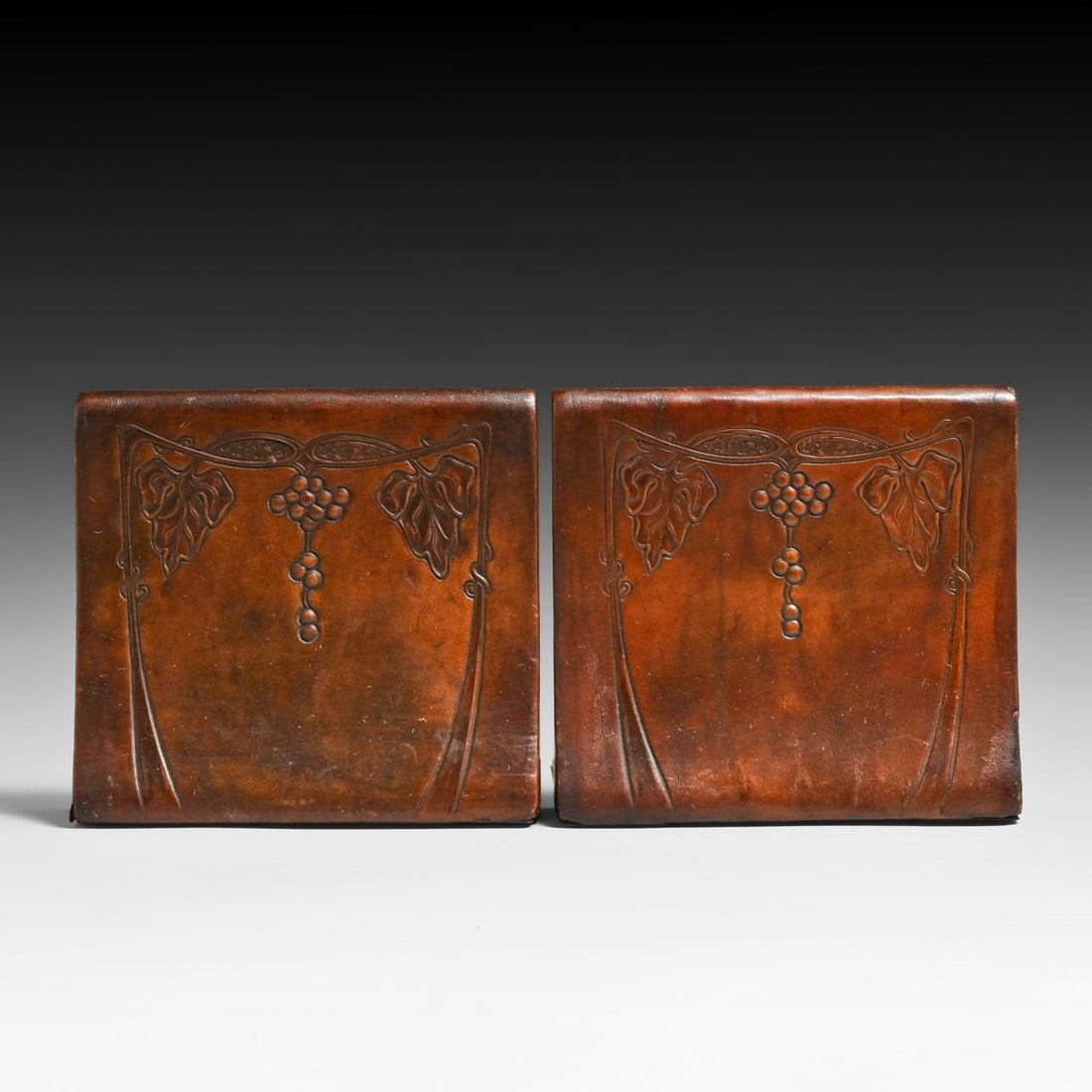 Arts & Crafts Period Hand-Tooled Leather Bookends c1910s: Arts & Crafts Period Hand-Tooled Leather Bookends c1910s. Unsigned. Similar to Roycroft and Cordova Shops. Excellent condition. 5"h x 4.5"w FREE NATIONWIDE SHIPPINGFree Nationwide Shipping within