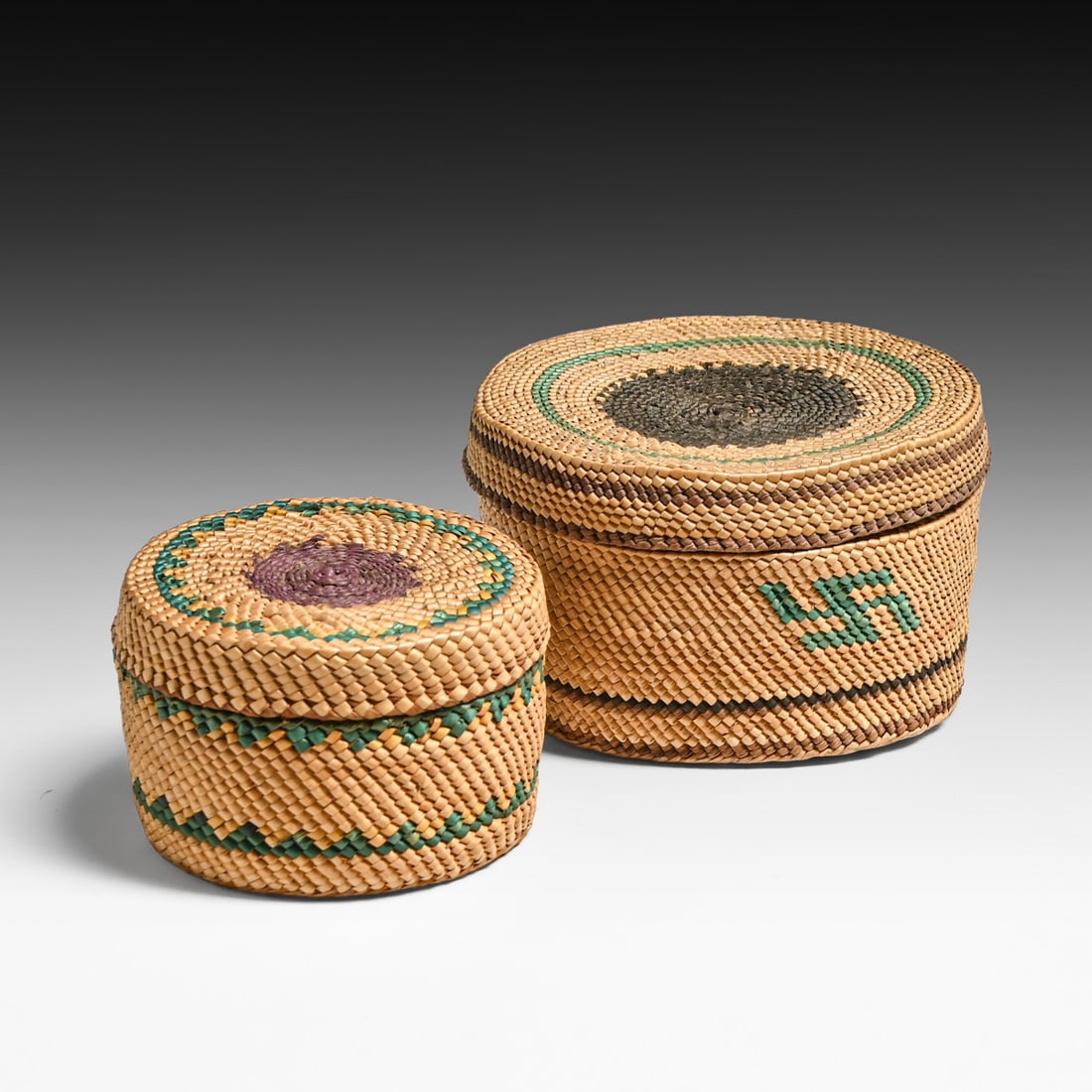 Two Antique Northwest Coast Makah/Nootka Lidded Trinket Baskets c1910s: Two Antique Northwest Coast Makah/Nootka Lidded Trinket Baskets c1910s. Excellent condition. Larger basket 4"d x 2.5"h. Smaller basket 3"d x 2"h FREE NATIONWIDE SHIPPINGFree Nationwide Shipping