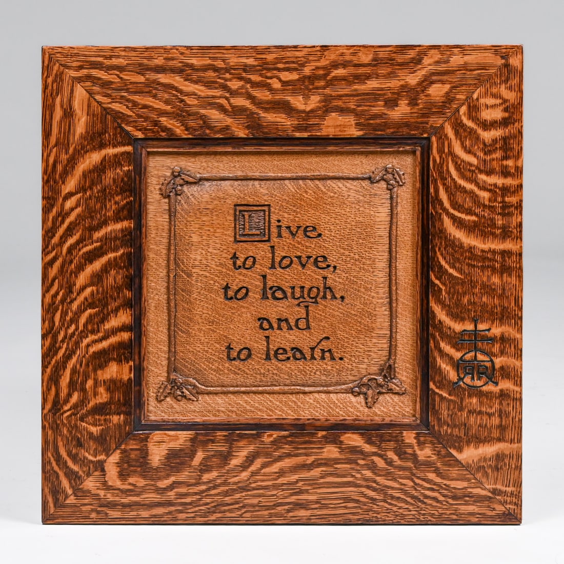 Roycroft Renaissance Hand-Carved Quartersawn Oak Motto – "Live to Love" by Jozef Bajus 2012: Roycroft Renaissance Hand-Carved Quartersawn Oak Motto – "Live to Love" by Jozef Bajus 2012. Signed. Excellent condition. 18"h x 18.25"w FREE NATIONWIDE SHIPPINGFree Nationwide Shipping within