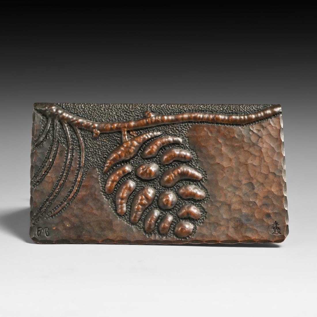 Roycroft Renaissance Frank M. Glapa Hammered Copper Business Card Holder after 2003: Roycroft Renaissance Frank M. Glapa Hammered Copper Business Card Holder after 2003. Signed. Excellent original patina. 3.75"w x 1 7/8"h x 3" FREE NATIONWIDE SHIPPINGFree Nationwide Shipping