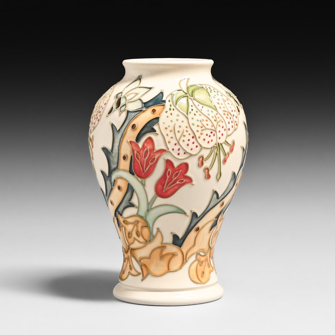 Moorcroft - Rachel Bishop "Golden Lily" Vase 1993: Moorcroft - Rachel Bishop "Golden Lily" Vase 1993. Signed. Perfect condition. 6.25"h x 4"d FREE NATIONWIDE SHIPPINGFree Nationwide Shipping within the lower 48 states for all purchases at our