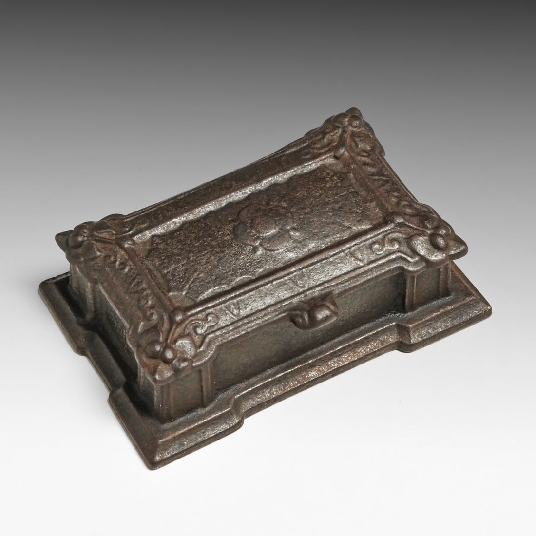 E.G. Zimmermann - German Art Nouveau Cast Iron Box c1890s: E.G. Zimmermann - German Art Nouveau Cast Iron Box c1890s. Signed. Excellent original patina. 3 3/8"w x 2 1/8" x 1 1/8"h FREE NATIONWIDE SHIPPING Free Nationwide Shipping within the lower 48 states