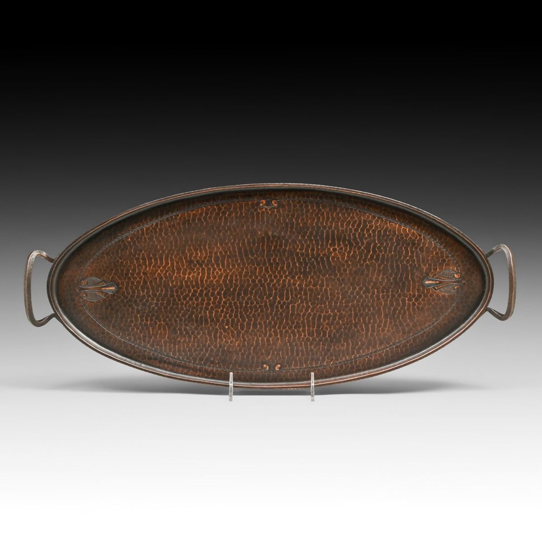 Roycroft Hammered Copper Two-Handled Oval Tray c1920s: Roycroft Hammered Copper Two-Handled Oval Tray c1920s. Signed. Excellent new patina. 22.25"w x 9.25" FREE NATIONWIDE SHIPPING Free Nationwide Shipping within the lower 48 states for all purchases at