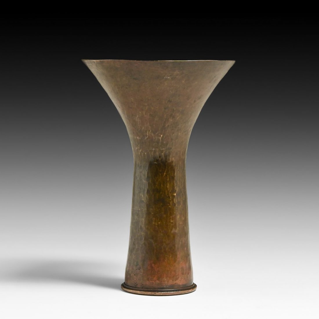 Dirk van Erp Hammered Brass Flared Shell Casing Vase c1902-1908: Dirk van Erp Hammered Brass Flared Shell Casing Vase c1902-1908. Signed "UMC Co - Bridgeport, CT 1-92." Excellent original patina. 9"h x 6"d FREE NATIONWIDE SHIPPING Free Nationwide Shipping within th