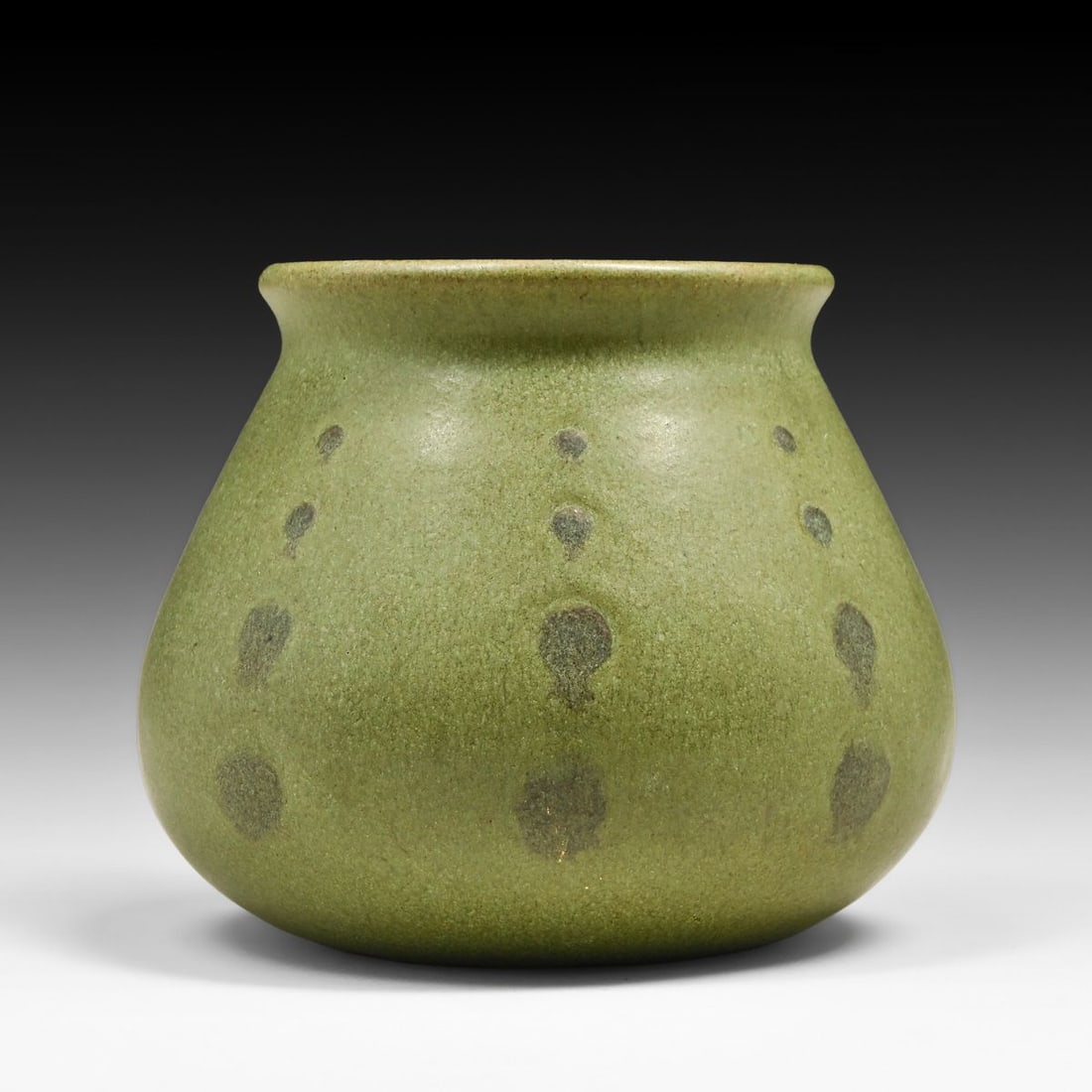 Marblehead Pottery Stacked Circular Matte Green Vase c1910: Marblehead Pottery Stacked Circular Matte Green Vase c1910. Signed. Perfect condition. 4.5"d x 3.5"h FREE NATIONWIDE SHIPPING Free Nationwide Shipping within the lower 48 states for all purchases at