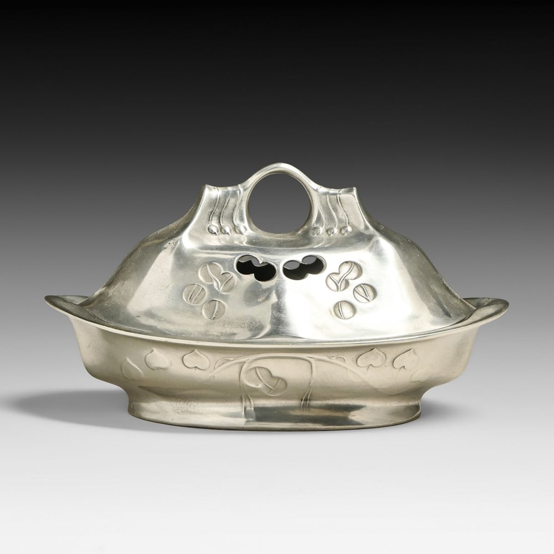 Kayserzinn - German Art Nouveau Pewter Covered Soap Dish c1905: Kayserzinn - German Art Nouveau Pewter Covered Soap Dish c1905. Signed. Excellent condition. 7 1/8"w x 4"h x 4" FREE NATIONWIDE SHIPPING Free Nationwide Shipping within the lower 48 states for all