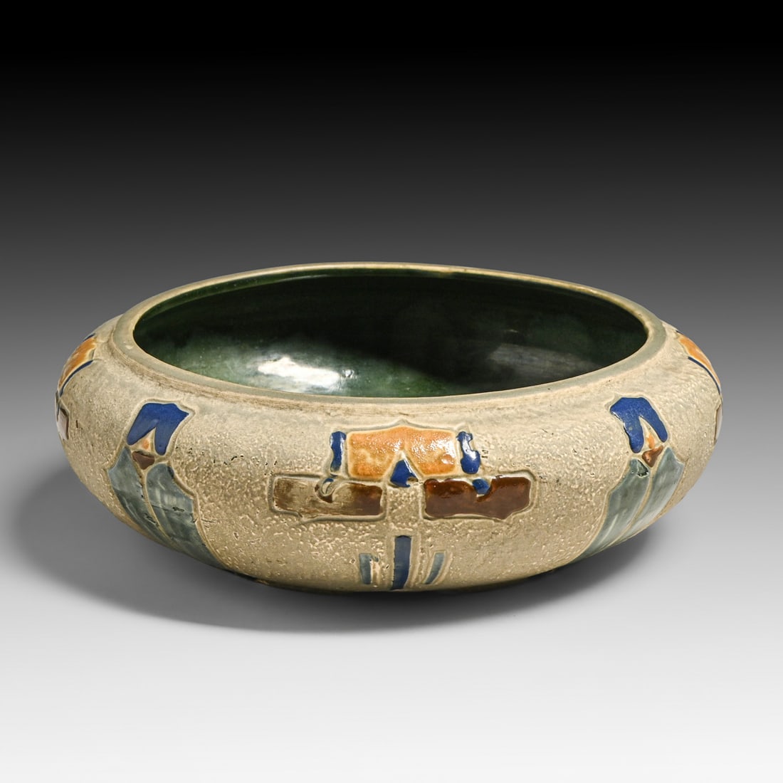 Roseville Mostique Bowl c1910: Roseville Mostique Bowl c1910. Signed. Perfect condition. 9.5"d x 3"h FREE NATIONWIDE SHIPPING Free Nationwide Shipping within the lower 48 states for all purchases at our Two-Day Auction. Smaller ite