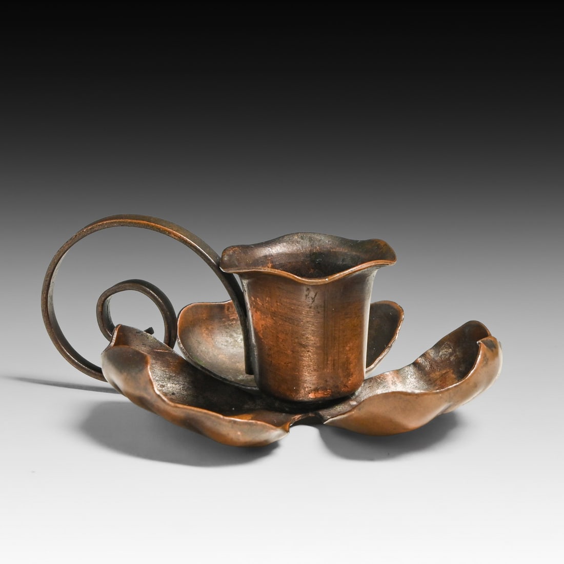 Craftsman Studios #385 Hammered Copper Floral Candlesticks c1930s: Craftsman Studios #385 Hammered Copper Floral Candlesticks c1930s. Unsigned. Excellent original patina. 3.75"d x 1.5"h FREE NATIONWIDE SHIPPING Free Nationwide Shipping within the lower 48 states for