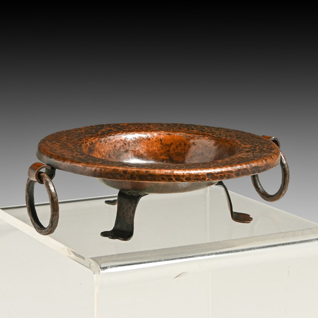 Arts & Crafts Period Hammered Copper Ring-Handle Bowl c1910: Arts & Crafts Period Hammered Copper Ring-Handle Bowl c1910. Unsigned. Excellent original patina. 6.5"w x 5.5"d x 1.75"h FREE NATIONWIDE SHIPPING Free Nationwide Shipping within the lower 48 states