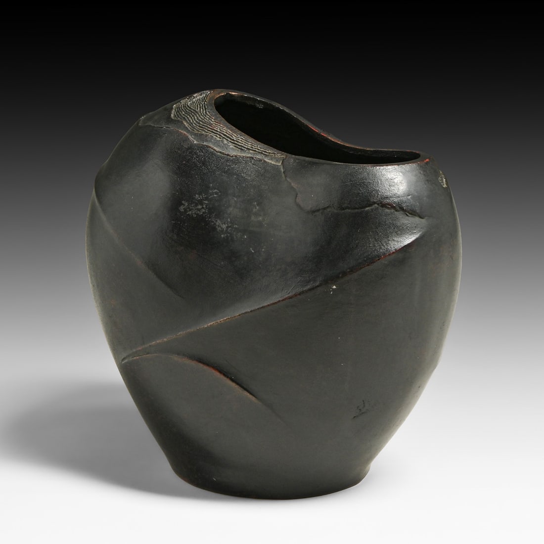 Japanese Art Deco Bronze Ikebana Vase, Taisho/Showa Period c1920s: Japanese Art Deco Bronze Ikebana Vase, Taisho/Showa Period c1920s. Unsigned. Excellent original patina. 8.5"h x 8.5" x 5.5" FREE NATIONWIDE SHIPPING Free Nationwide Shipping within the lower 48