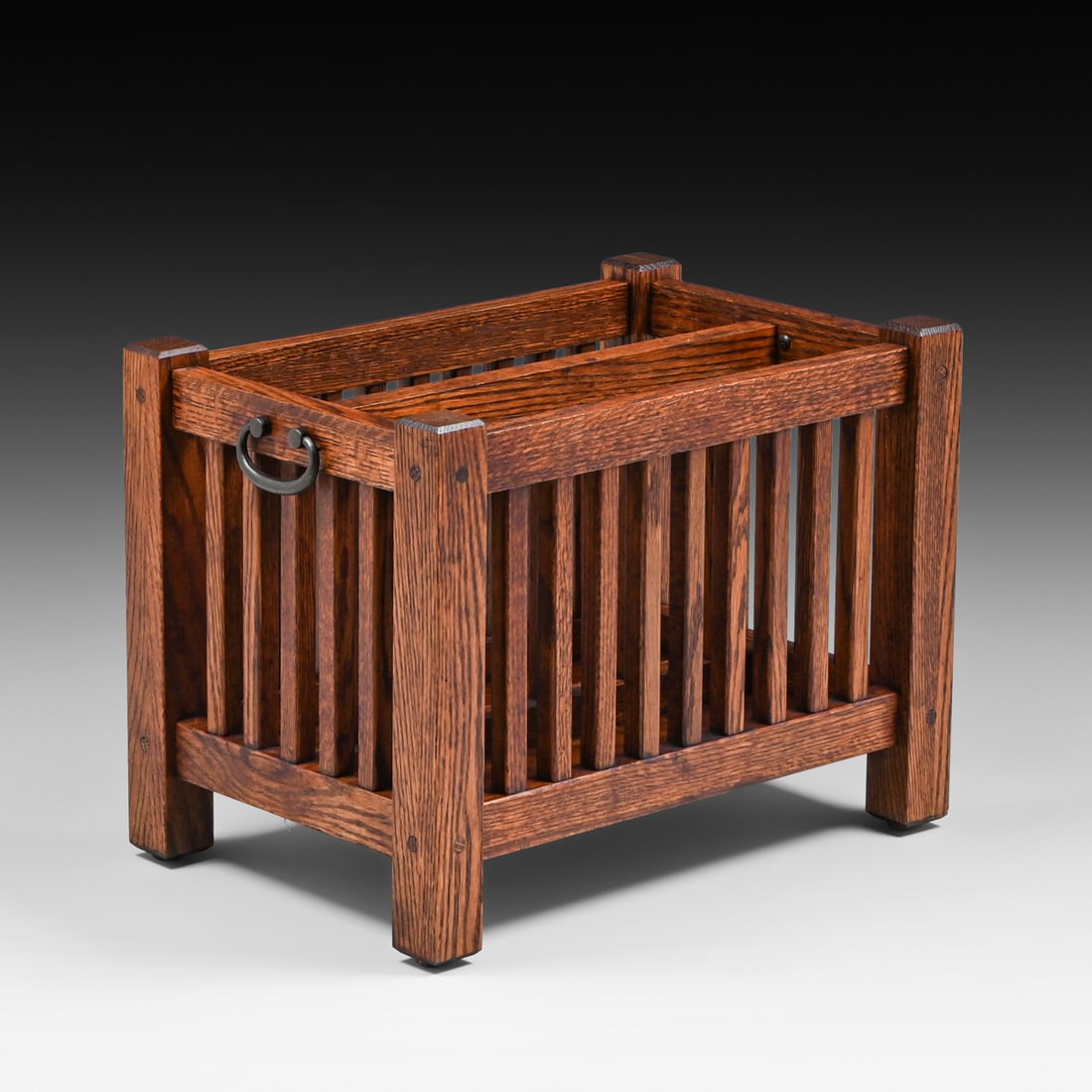 Contemporary Arts & Crafts Oak Spindled Magazine Holder c2000: Contemporary Arts & Crafts Oak Spindled Magazine Holder c2000. Unsigned. Excellent condition. 18.25"w x 12.25"d x 13.75"h FREE NATIONWIDE SHIPPING Free Nationwide Shipping within the lower 48 states