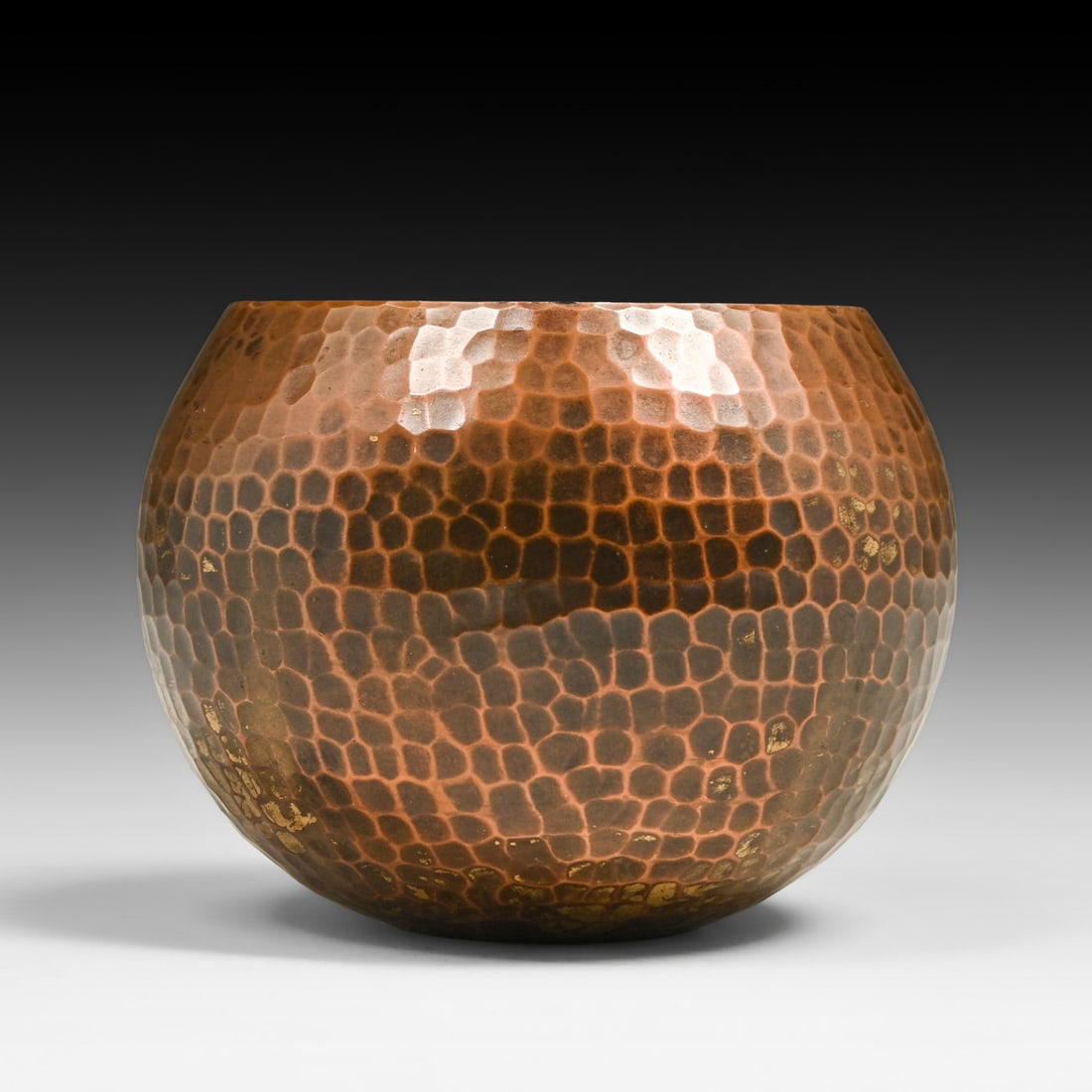 Roycroft Hammered Copper Vase c1920s: Roycroft Hammered Copper Vase c1920s. Signed. Worn original patina. 3.5"h x 4"d FREE NATIONWIDE SHIPPING Free Nationwide Shipping within the lower 48 states for all purchases at our Two-Day Auction.