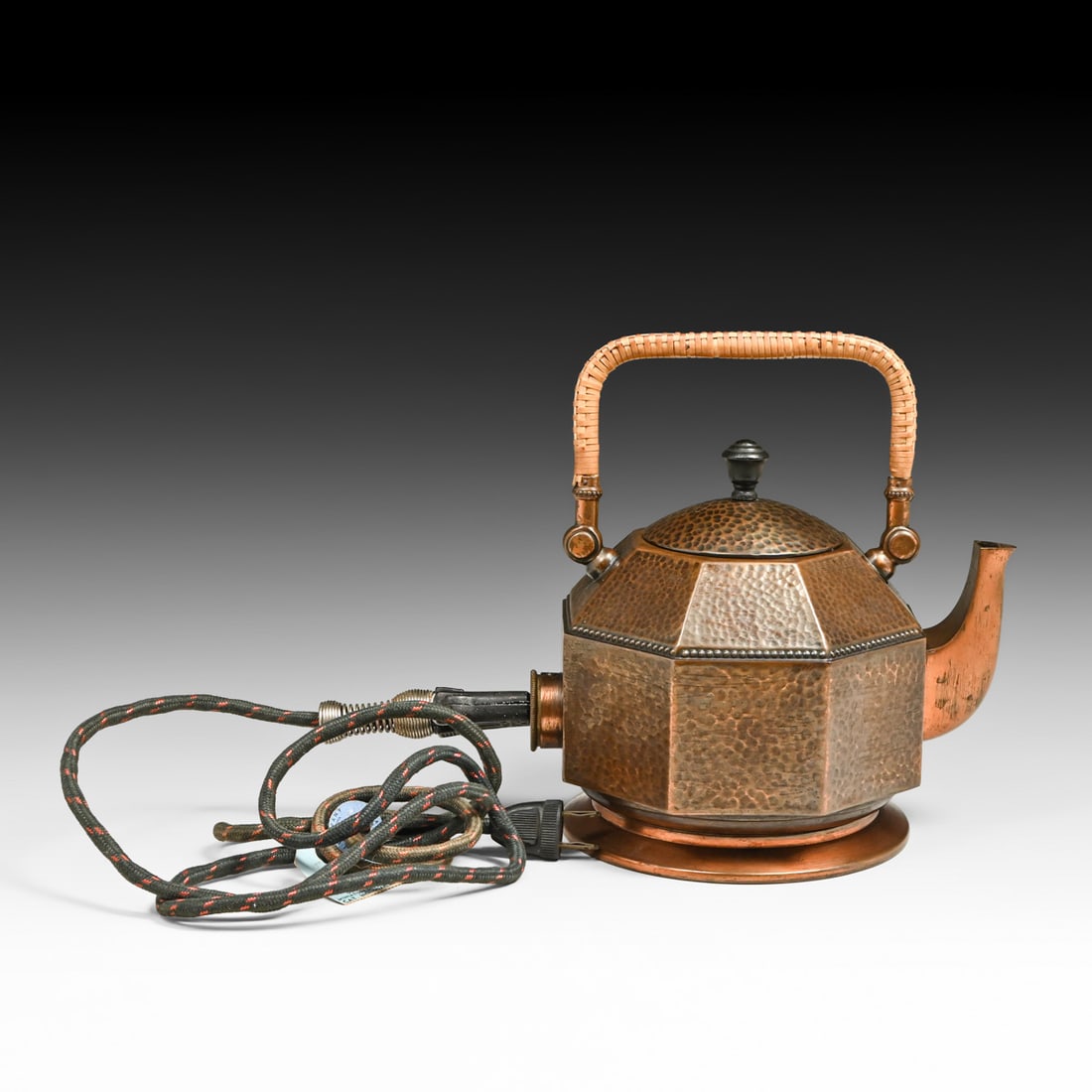 Peter Behrens (1868-1940) German Proto-Modernist Electric Water Kettle c1909: Peter Behrens (1868-1940) German Proto-Modernist Electric Water Kettle c1909. This kettle features a hand-hammered copper surface, which is a hallmark of the older Arts & Crafts movement that