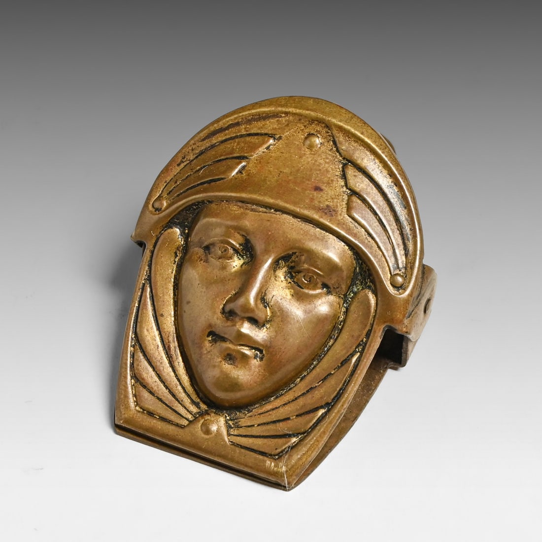 Egyptian Revival Art Deco Brass Desk Clip c1930s: Egyptian Revival Art Deco Brass Desk Clip c1930s. Unsigned. Excellent original patina. 2.75" x 1.75" FREE NATIONWIDE SHIPPING Free Nationwide Shipping within the lower 48 states for all purchases at