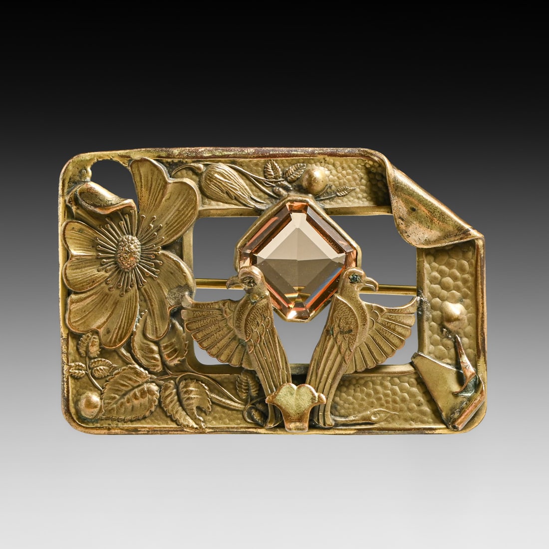 Art Nouveau Large Brass & Amber Glass Sash Pin Brooch c1900s: Art Nouveau Large Brass & Amber Glass Sash Pin Brooch c1900s. Unsigned. Excellent condition. 3"w x 2"h FREE NATIONWIDE SHIPPING Free Nationwide Shipping within the lower 48 states for all purchases
