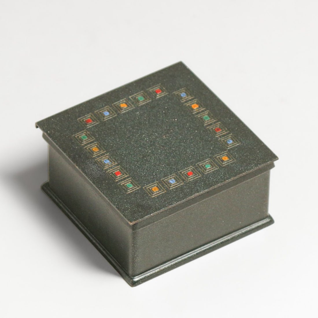 Bradley & Hubbard Brass & Enamel Inkwell c1920: Bradley & Hubbard Brass & Enamel Inkwell c1920. Unsigned. Excellent original patina. 3" x 3" x 1.5"h FREE NATIONWIDE SHIPPING Free Nationwide Shipping within the lower 48 states for all purchases at