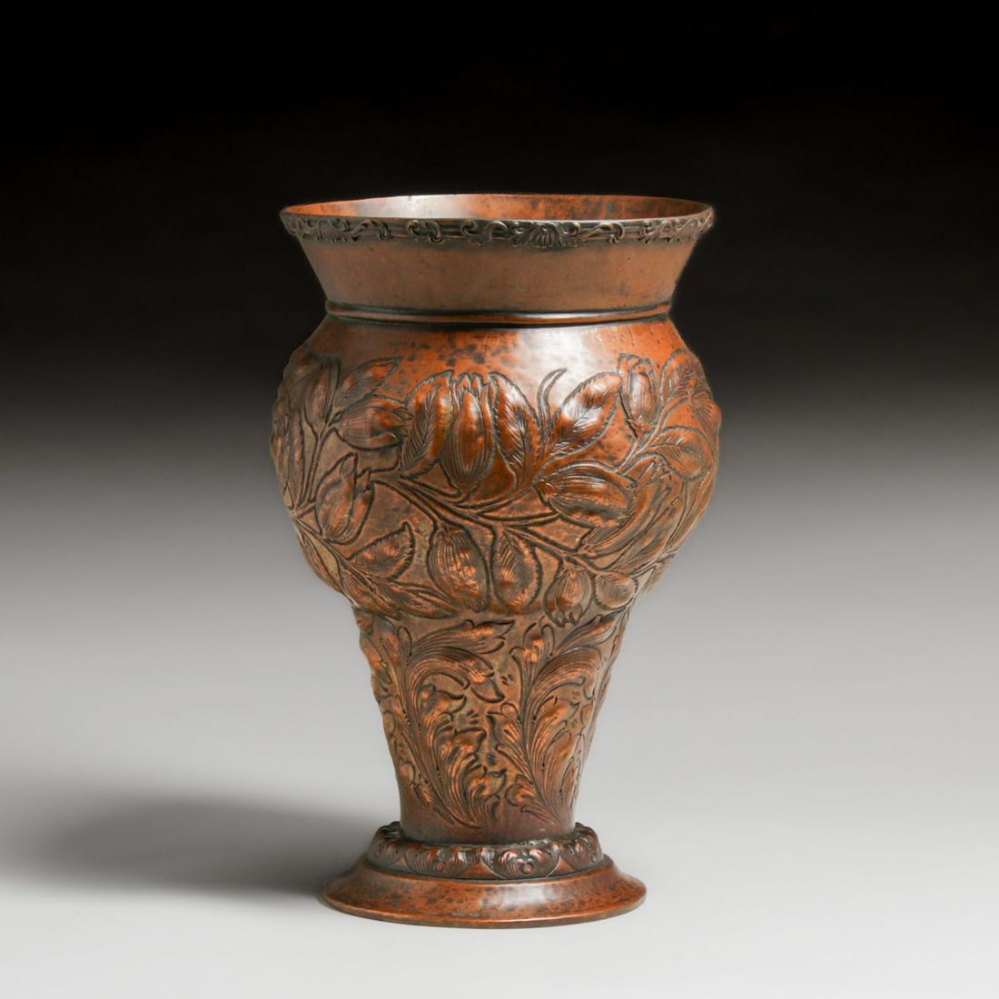 English Arts & Crafts Repousse Hammered Copper Vase c1900: English Arts & Crafts Repousse Hammered Copper Vase c1900. Signed with English hallmarks. Excellent new patina. 13.5"h x 8.25"d FREE NATIONWIDE SHIPPING Free Nationwide Shipping within the lower 48