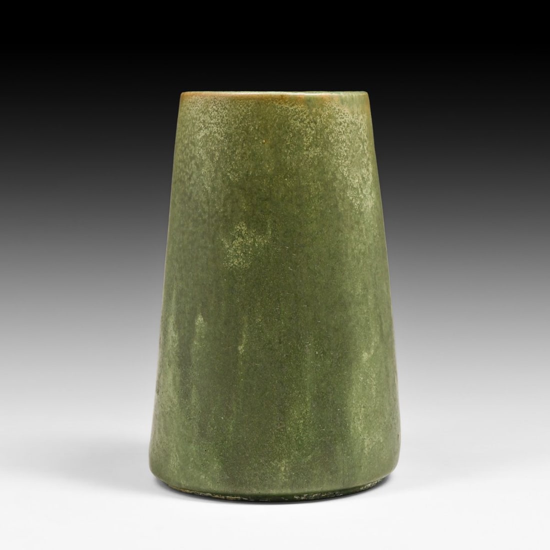 Minneapolis Handicraft Guild Matte Green Vase 1904-1918: Minneapolis Handicraft Guild Matte Green Vase 1904-1918. Signed. Perfect condition. 7.5"h x 4.75"d FREE NATIONWIDE SHIPPING Free Nationwide Shipping within the lower 48 states for all purchases at our