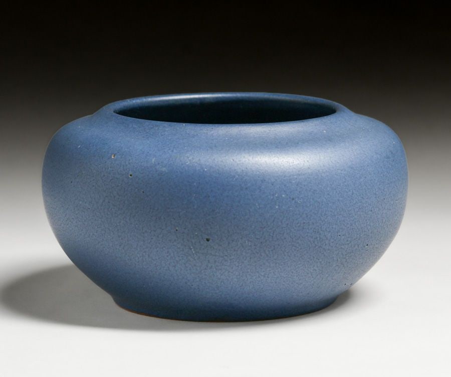 California Faience Matte Blue Closed Bowl c1915-1920: California Faience Matte Blue Closed Bowl c1915-1920. Signed. Perfect condition. 6.25"d x 3.5"h FREE NATIONWIDE SHIPPING Free Nationwide Shipping within the lower 48 states for all purchases at our Tw