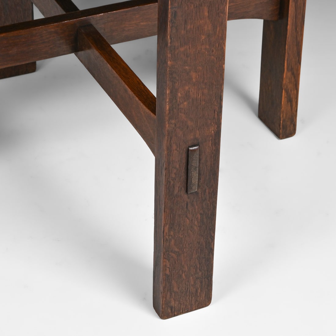 Stickley Brothers Oak 36"d Lamp Table c1910 - 4