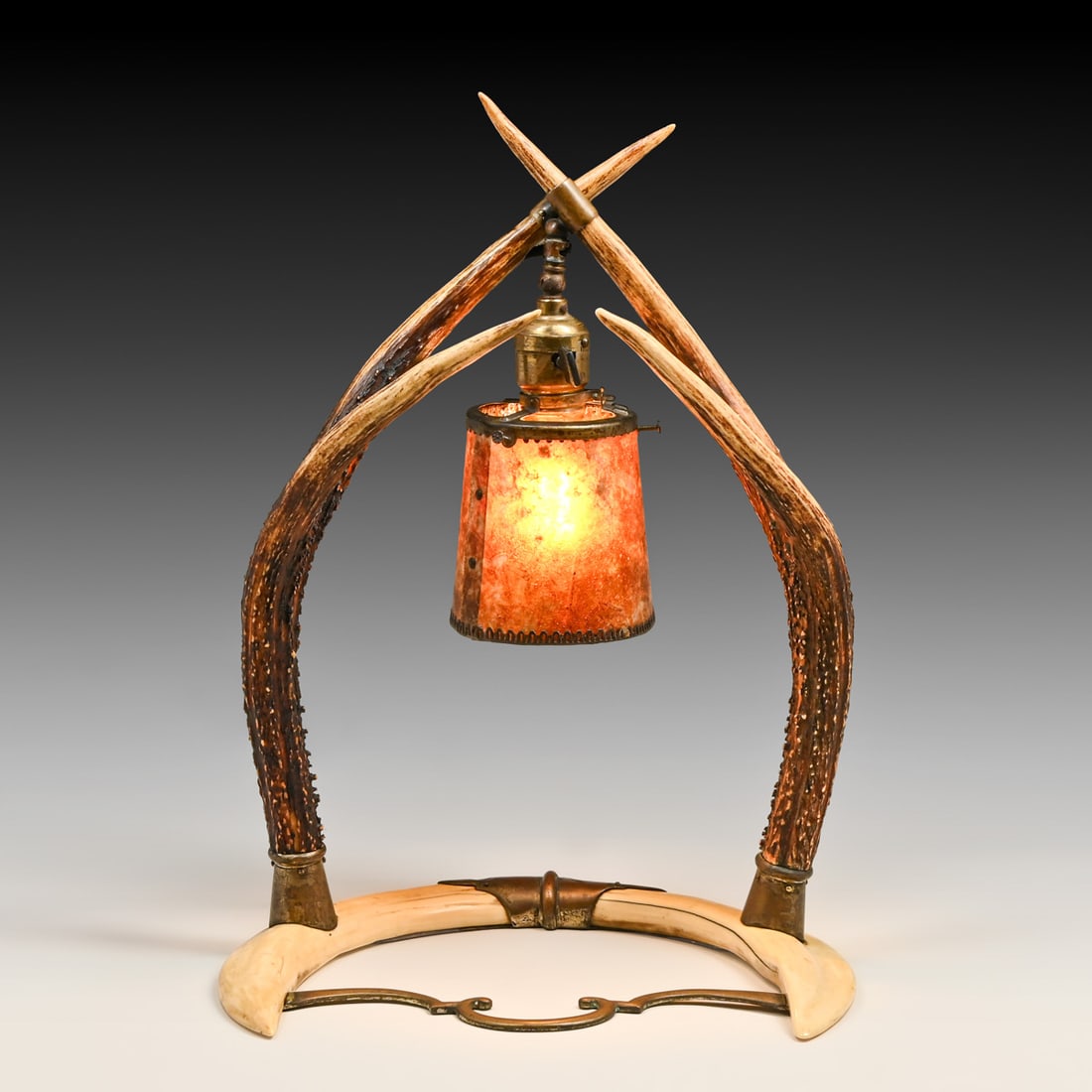 Black Forest - Adirondack Style Wild Boar & Antler Desk Lamp c1900s: Black Forest - Adirondack Style Wild Boar & Antler Desk Lamp c1900s. Unsigned. Excellent original patina. Original mica shade in excellent condition. 17.25"h x 12.5"w x 9.75" FREE NATIONWIDE SHIPPING 
