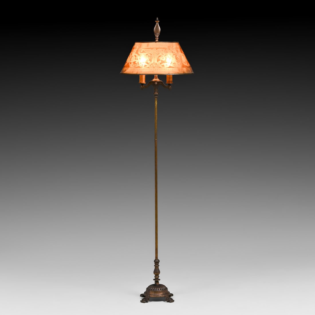 Rembrandt Chicago Brass & Cast Iron Floor Lamp c1920s: Rembrandt Chicago Brass & Cast Iron Floor Lamp c1920s. Signed on both base and shade. Excellent original patina. Some minor discoloration to original stenciled mesh shade. 67.5"h x 17.5"d FREE NATIONW