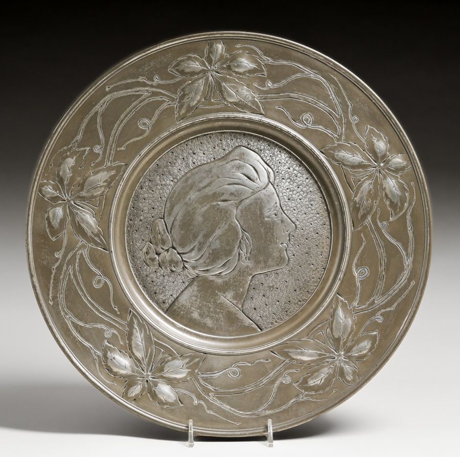 German Art Nouveau Hammered Pewter Plate c1905: German Art Nouveau Hammered Pewter Plate c1905. Unsigned. Excellent condition. 13.5"d FREE NATIONWIDE SHIPPING Free Nationwide Shipping within the lower 48 states for all purchases at our Two-Day